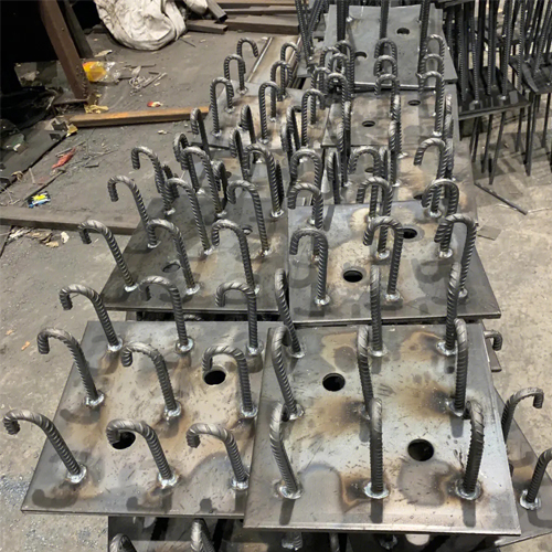 图纸中如何确定大庆预埋件的位置？